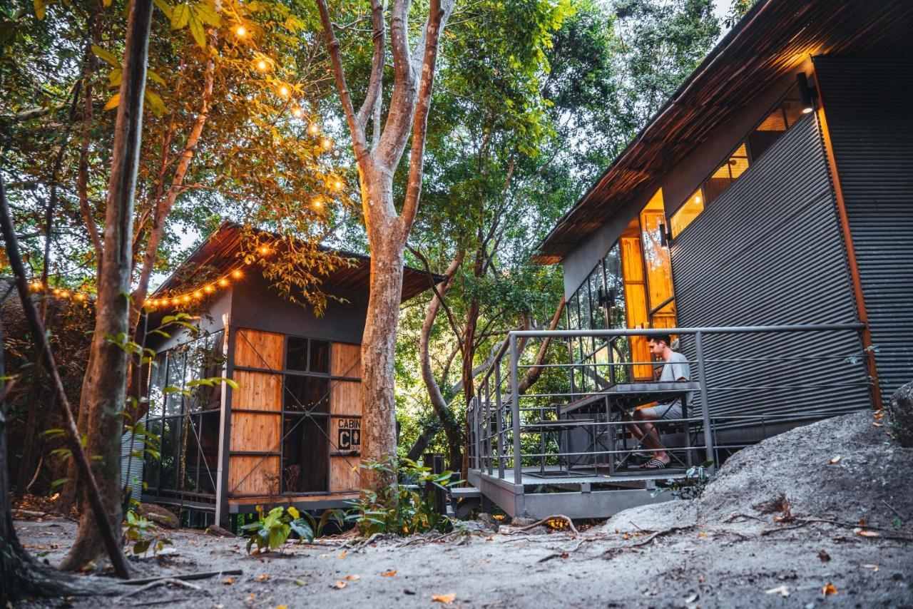 Warehouse Hostel 코타오 외부 사진