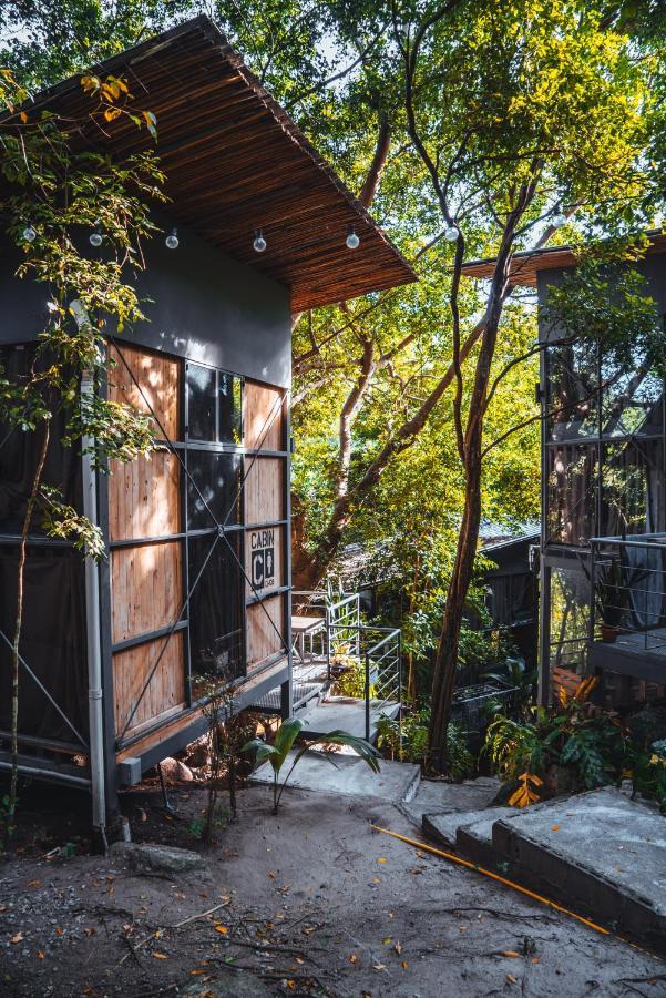 Warehouse Hostel 코타오 외부 사진